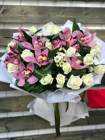 Букет цветов из: Розы и Хризантемы в Анне