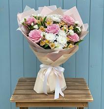 Букет цветов из:  Гвоздики, Орхидеи и Розы #REPLACE_PRED# Анне