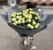 Букет Белые кустовые розы Солинеро в Анне