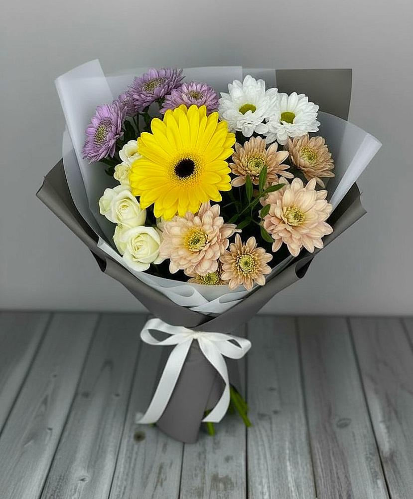 Букет цветов из: Розы, Герберы и Хризантемы в Анне