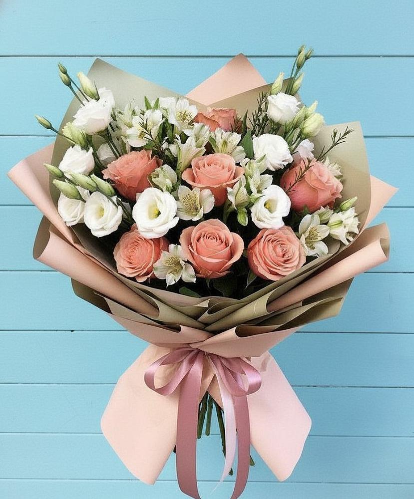 Букет цветов из: Розы, Альстромерии и Лизиантусы в Анне