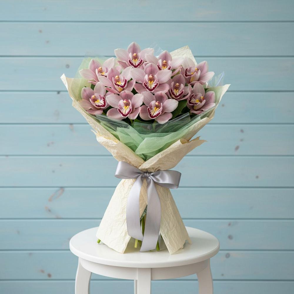 Букет цветов из: Орхидеи и Розы в Анне