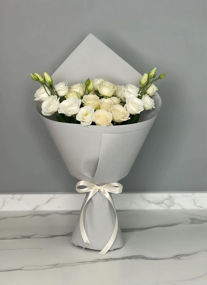 Букет цветов из: Розы и Лизиантусы в Анне