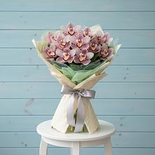 Букет цветов из:  Орхидеи и Розы в Анне