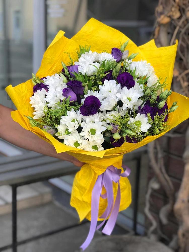 Букет цветов из: Ирисы, Хризантемы и Ромашки в Анне