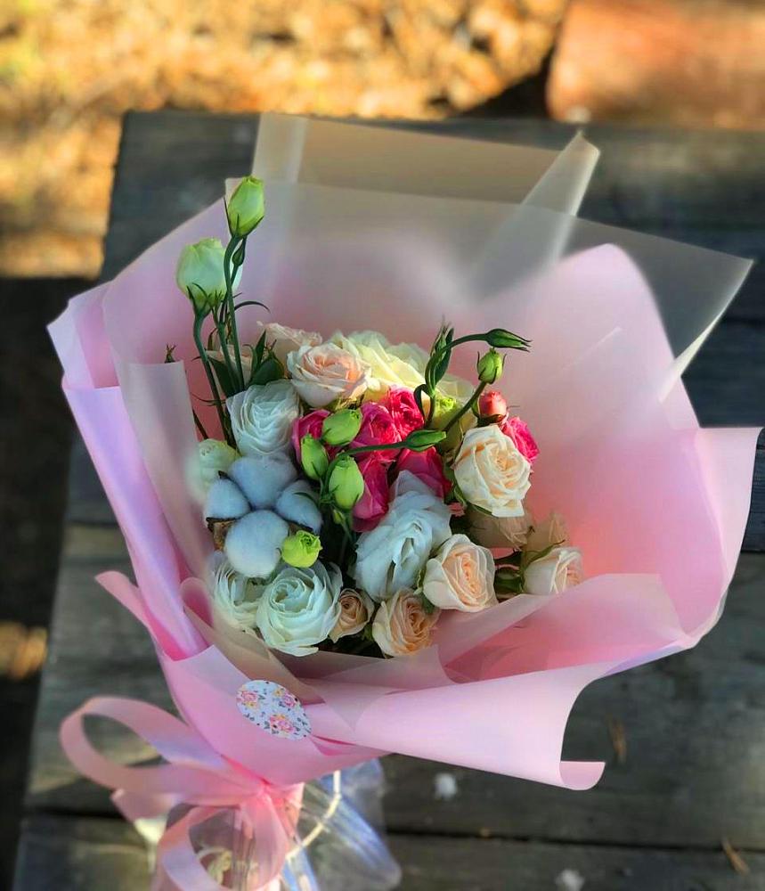 Букет цветов из: Розы и Лизиантусы в Анне