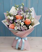 Букет цветов из:  Лизиантусы, Розы, Альстромерии и Гипсофила в Анне