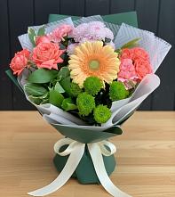 Букет цветов из:  Гвоздики, Розы, Герберы и Хризантемы в Анне