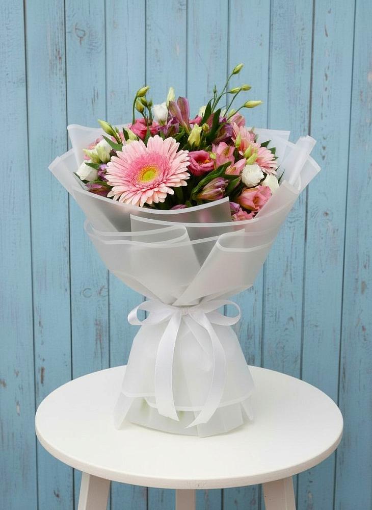 Букет цветов из: Герберы, Альстромерии и Лизиантусы в Анне