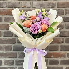 Букет цветов из:  Лизиантусы и Розы в Анне