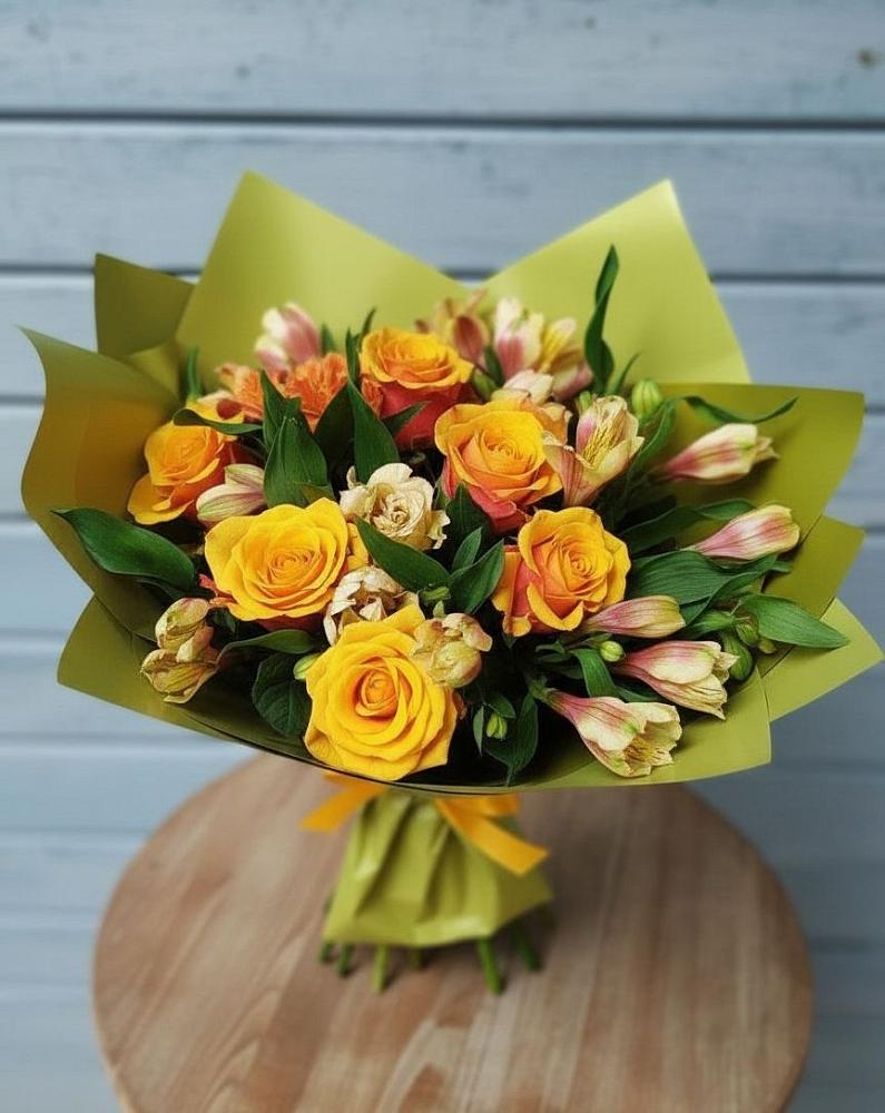 Букет цветов из: Альстромерии и Розы в Анне