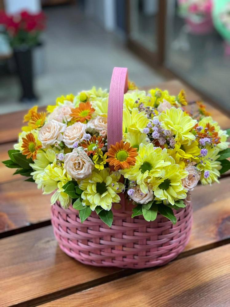 Цветочная композиция из Хризантемы и Розы в корзине в Анне