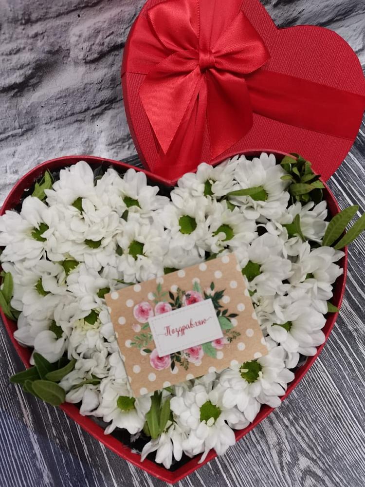 Цветочная композиция из Хризантемы в виде сердца в Анне