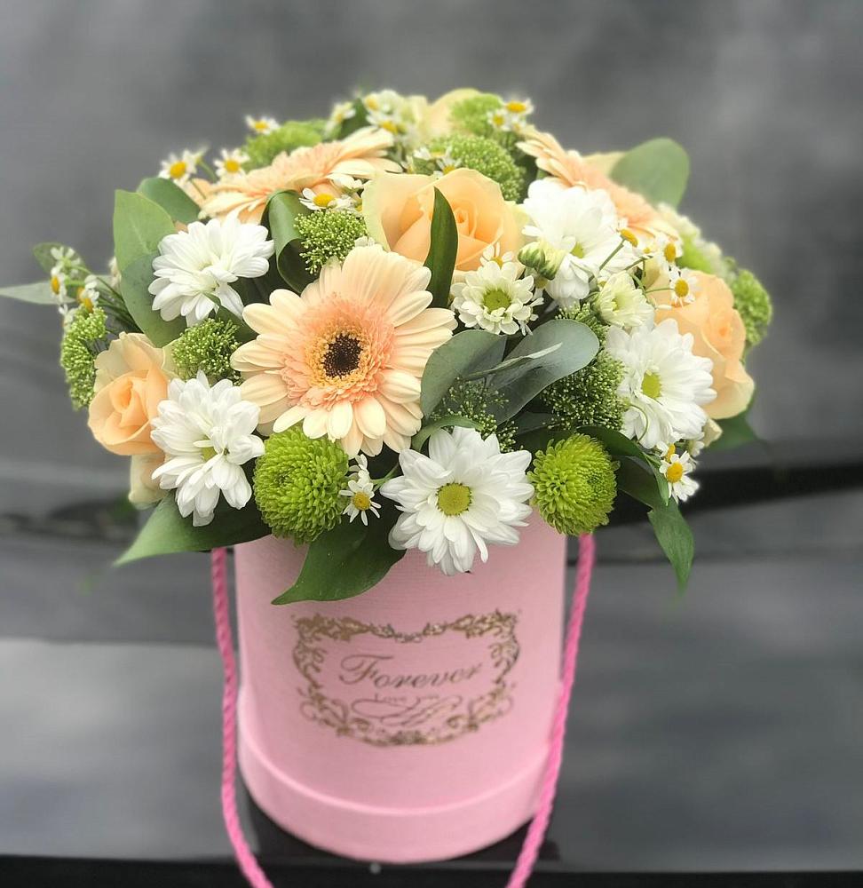 Цветочная композиция из Розы, Герберы и Хризантемы в шляпной коробке в Анне