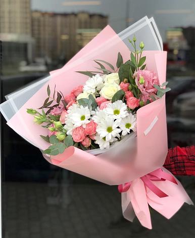 Букет цветов из: Розы, Лизиантусы и Хризантемы в Анне