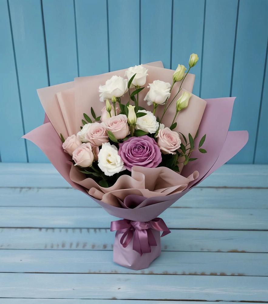 Букет цветов из: Розы и Лизиантусы в Анне